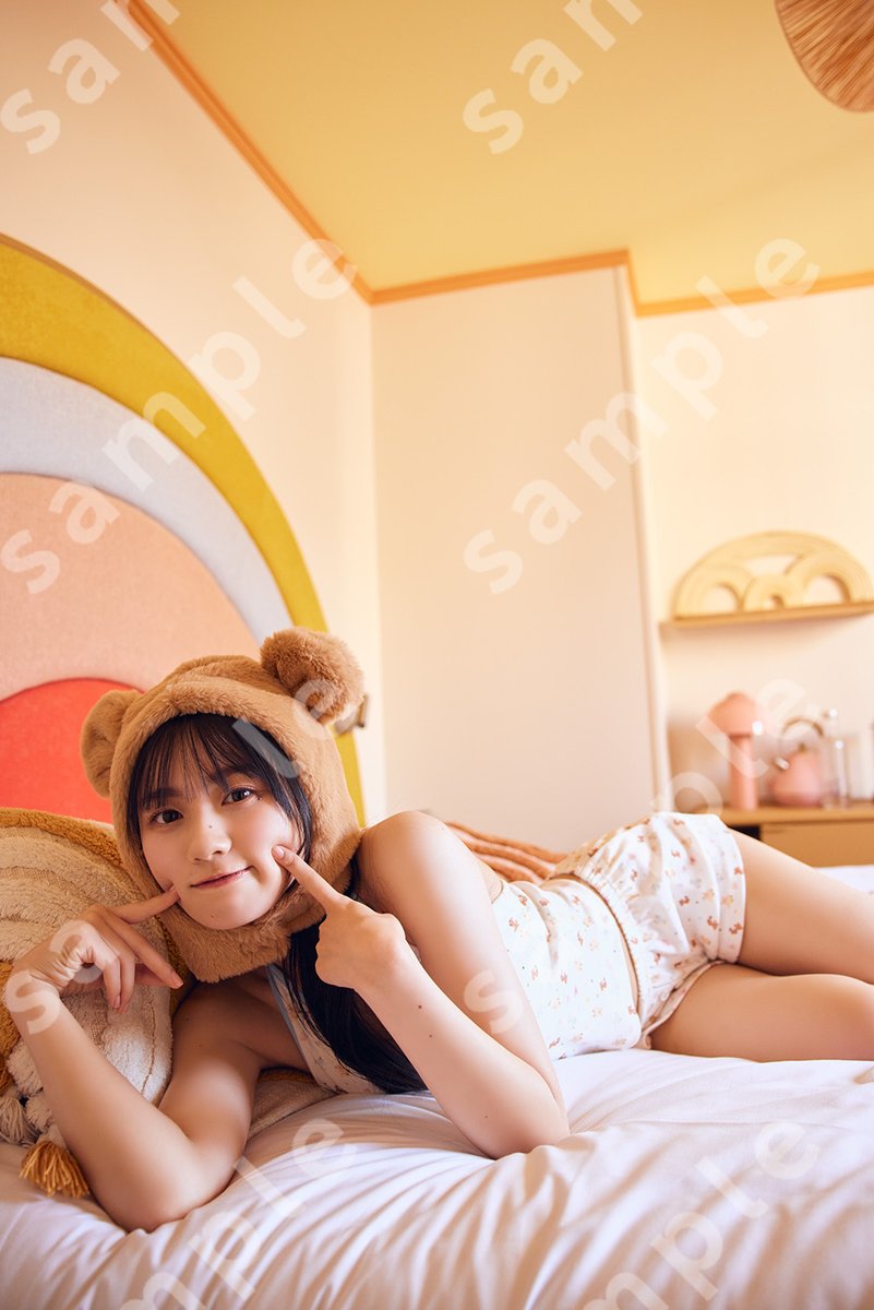 oricon's tweet photo. 乃木坂46川﨑桜、キュートな
“さくらんぼビキニ”ショット公開🍒

フランス・ニースのプールサイドで撮影

📸1st写真集『エチュード』写真39枚
https://t.co/TNyzV6kl7h

#川﨑桜1st写真集エチュード https://t.co/Oh9slmStQm