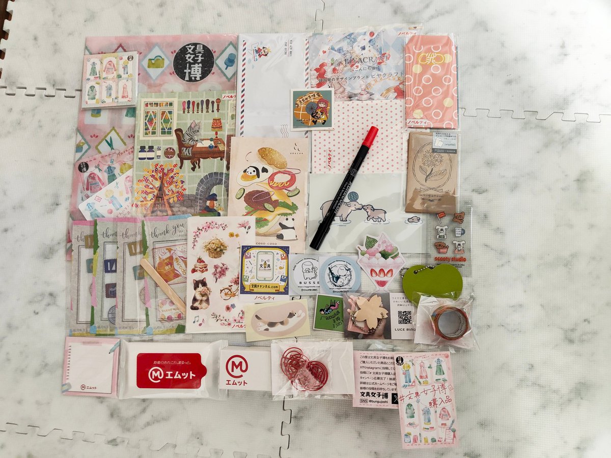 #文具女子博購入品 の写真😊4枚目はノベルティ。
今回は紙ものは買わん！と決めてたのに春のパンダ祭りのノートには勝てなかったし、おじさんが可愛すぎてレターセットも購入🤣パンダ見つけると買うの止めたい←MIWAXさんのマステホルダーは商売上手過ぎて衝動買い(笑)
#文具女子博in大阪2026