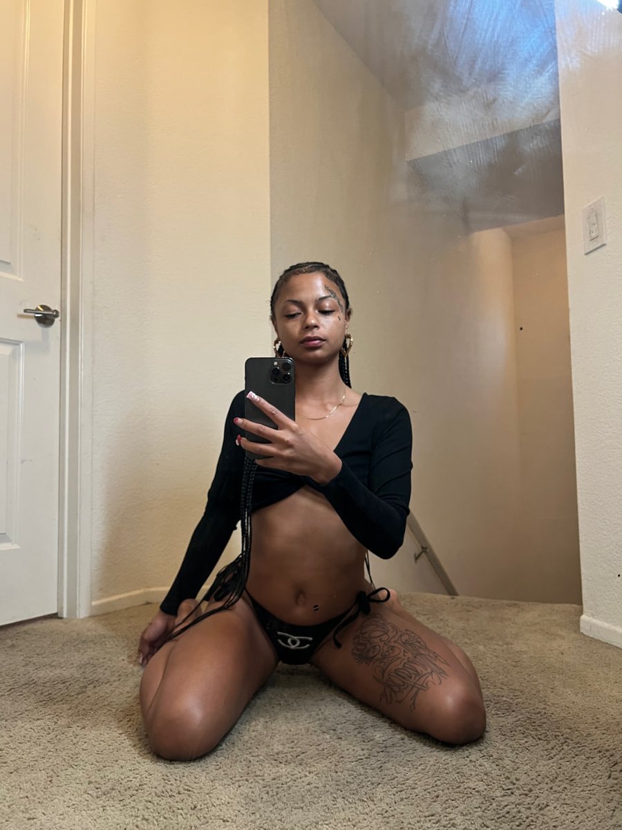 Ms.Barely Legal🎀 tweet media