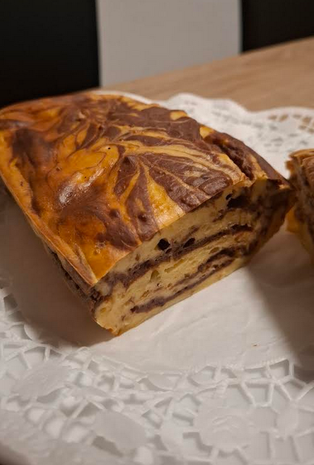 solisteres's tweet image. High Protein Marble Cake 🍰🍌🍫

- 180 g flour
- 2 ripe bananas (mashed)
- 2 eggs
- 400 g Skyr
- 1 tsp baking powder
- 80 ml milk

for the dark batter: 
just add 2 tsp low fat cocoa powder
#lowfat #noaddedsugar #highprotein