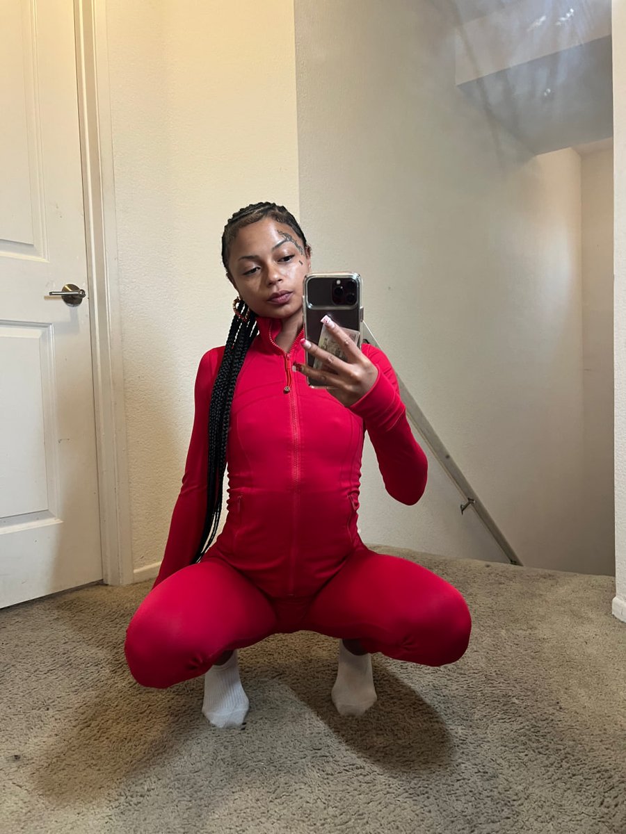 Ms.Barely Legal🎀 tweet media