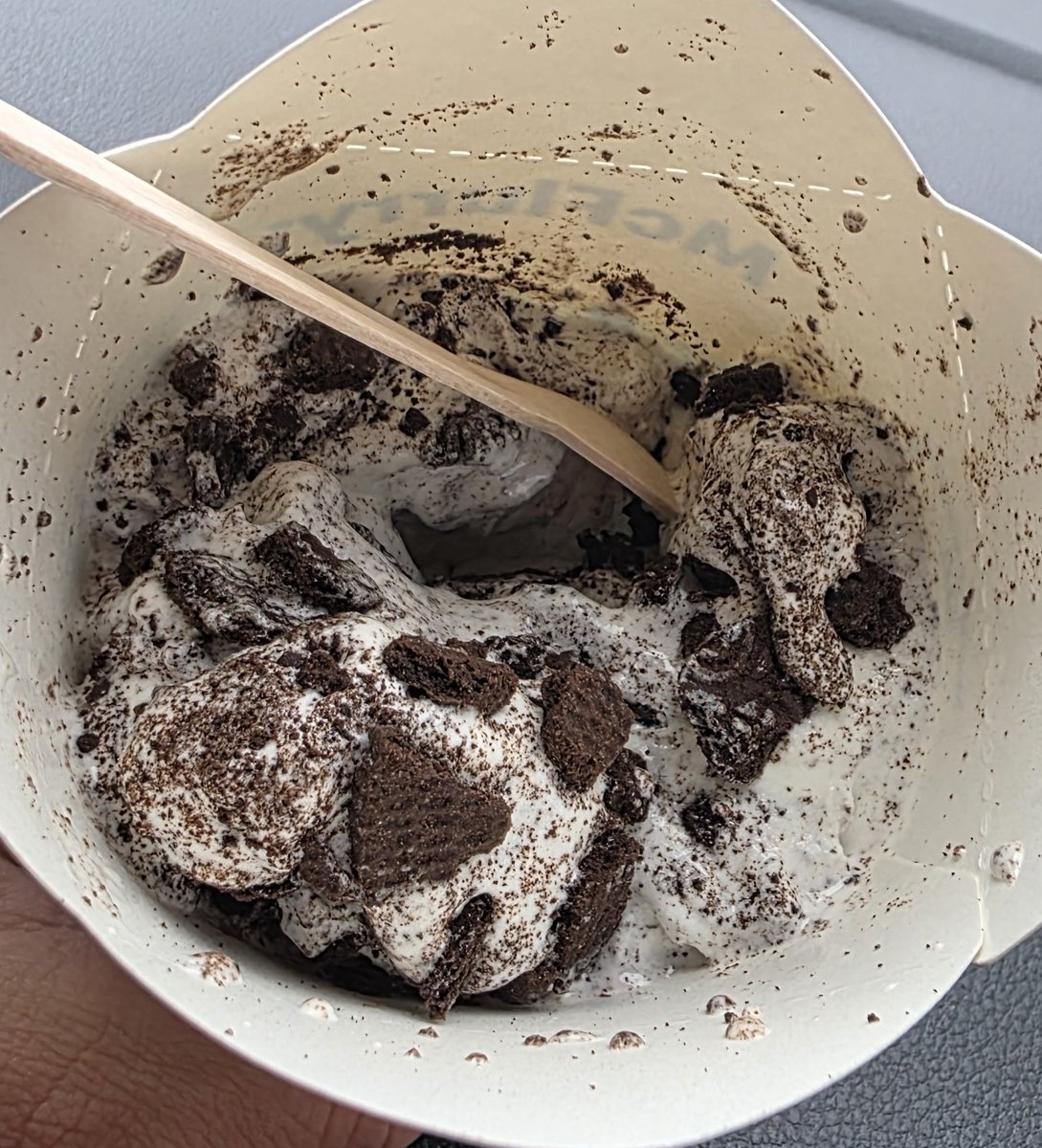 マックフルーリーの超オレオ？食べたけど、超オレオで、親知らず抜いたところに刺さりすぎた😂

大田区着いたけど…眠くてテンションあがらん…