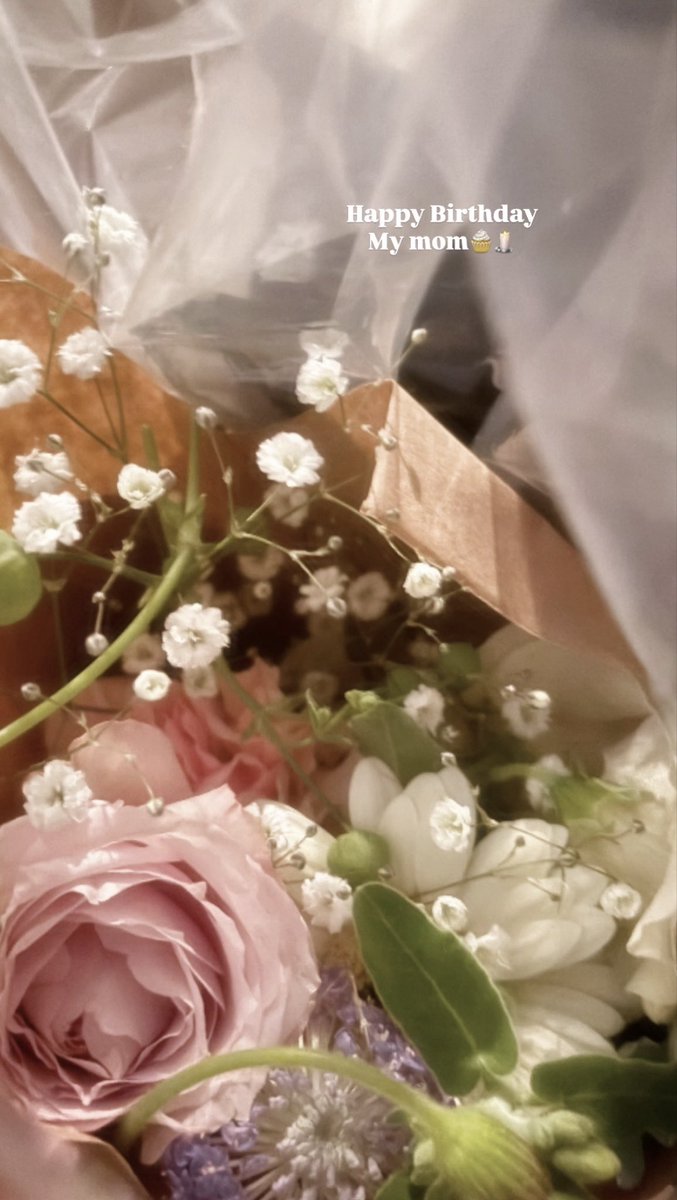 water_si2's tweet photo. 花とかあげるタイプの娘です💐 https://t.co/4obebU5bxm