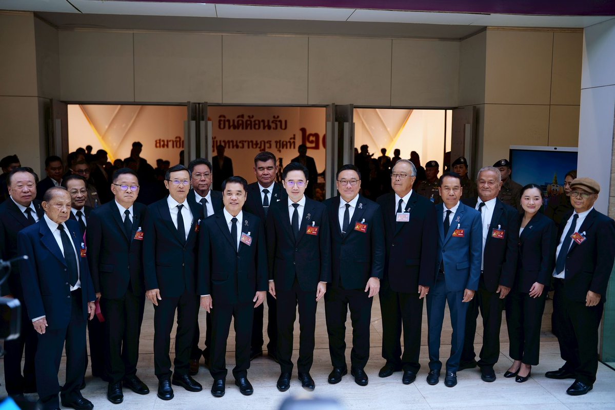 นับจากนี้ทุกนาทีเพื่อพี่น้องประชาชน

การได้รับโอกาสและความไว้วางใจให้เข้ามาทำหน้าที่สมาชิกสภาผู้แทนราษฎรเป็นครั้งแรก นับเป็นความภาคภูมิใจอย่างยิ่งของผมครับ

วันนี้เป็นหมุดหมายสำคัญในเริ่มต้นทำงานเพื่อพี่น้องประชาชนอย่างเป็นทางการ