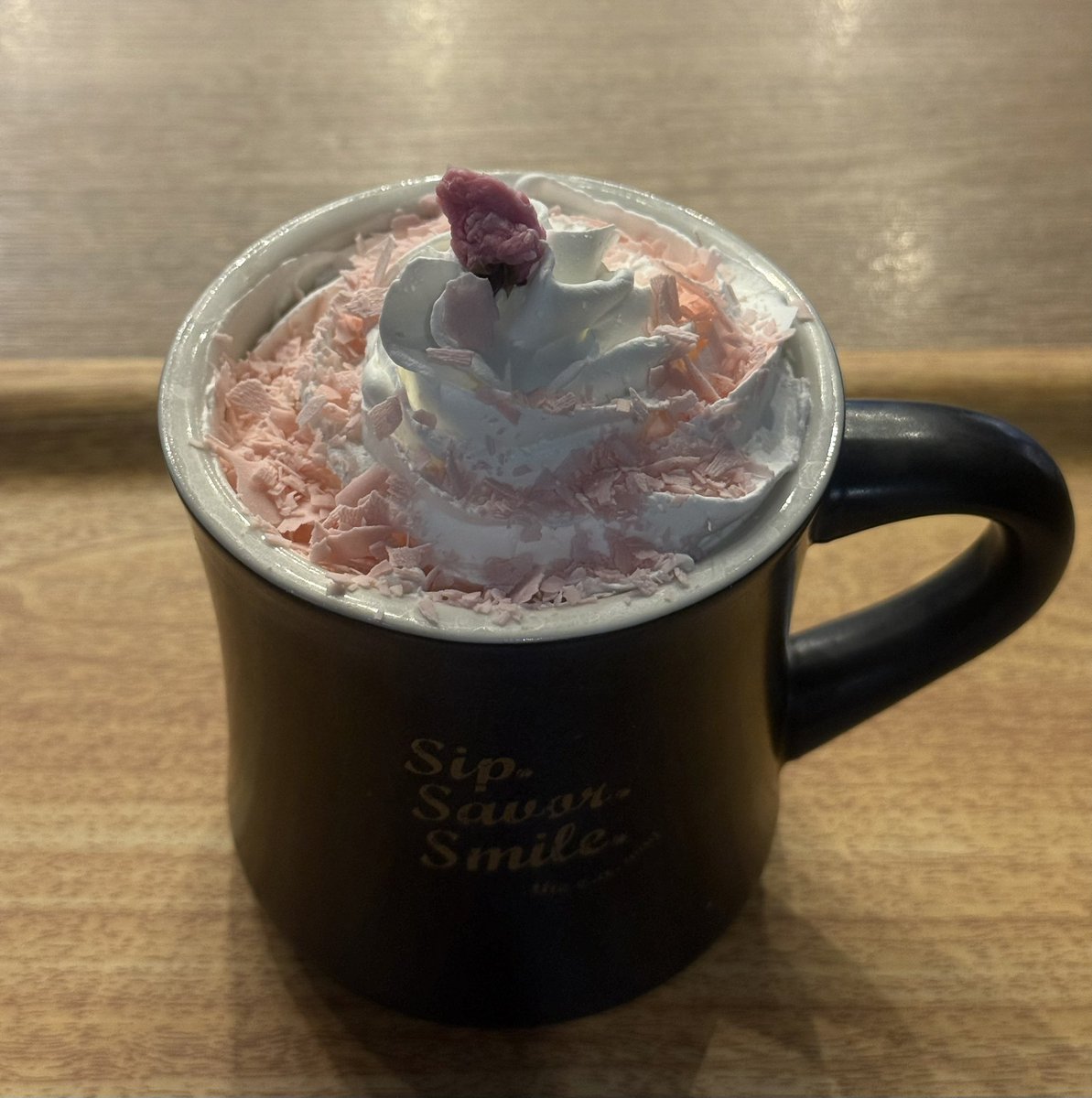 usausapinger's tweet photo. さくらのロイヤルミルクティー

ミルクティー自体はあっさりなので、
上のホイップの甘さで癒されます😌

#イーエーグラン
#さくら
#ミルクティー https://t.co/yggNYSNNPb