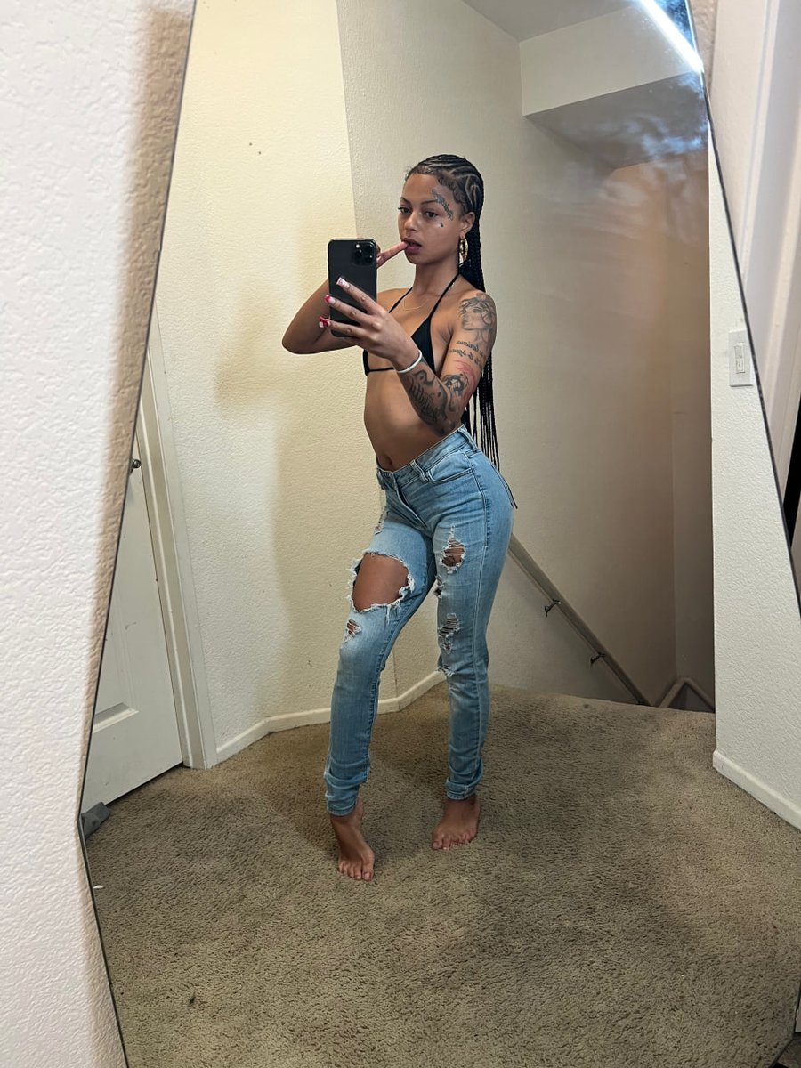 Ms.Barely Legal🎀 tweet media