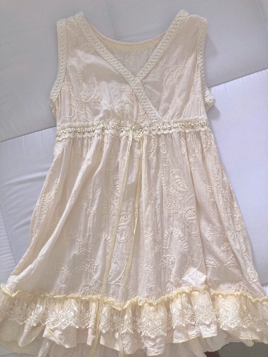 hellosunshinecq's tweet photo. @88naciio 🗯️ เสื้อทรงคล้ายๆ mini dress ใส่เลเยอร์สวยมากๆ ดีเทลละเอียดมาก เนื้อผ้าไม่บางไม่โป๊ ใส่ครั้งเดียว ไซส์ s ยาว 27 นิ้ว - 130รส

🗯️sweater ไหมพรมไม่มีแขน ผ้าไม่บางไม่ก๊องแก๊ง กันหนาวได้ ใส่กับเชิ้ตก็สวยดูสะอาด ยาว 20 นิ้ว ยืดได้ ใส่ครั้งเดียว - 120รส https://t.co/FO6XawY0dx