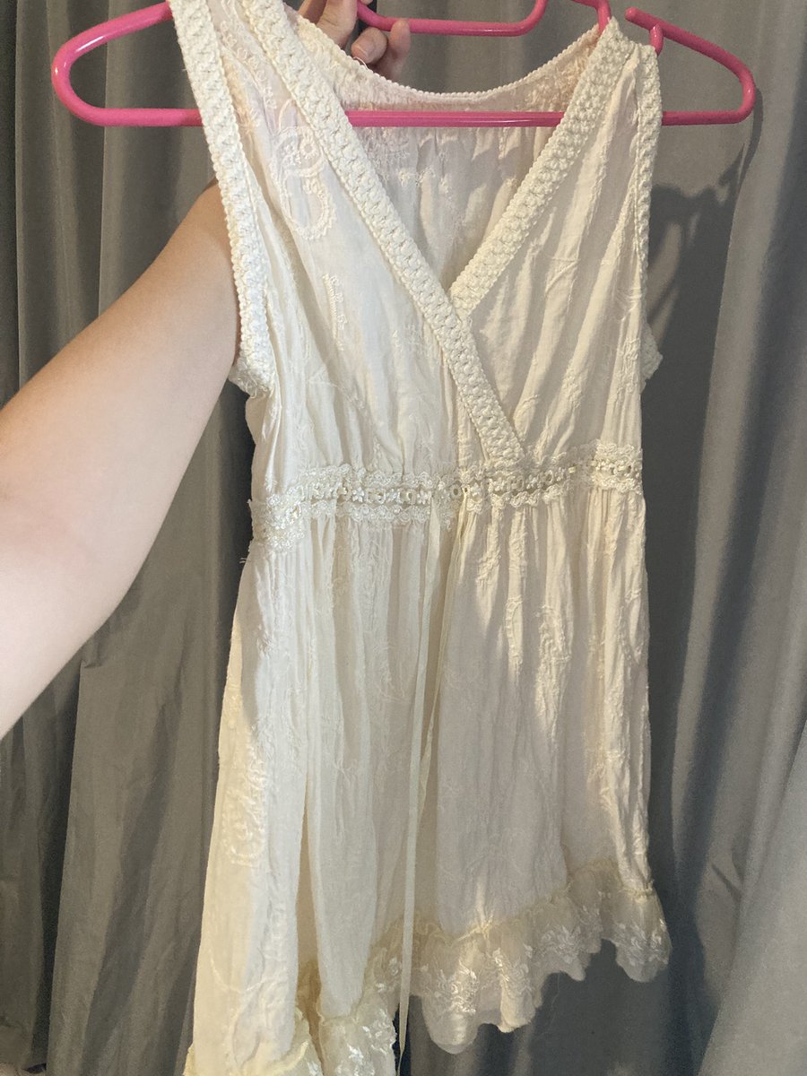 hellosunshinecq's tweet photo. @88naciio 🗯️ เสื้อทรงคล้ายๆ mini dress ใส่เลเยอร์สวยมากๆ ดีเทลละเอียดมาก เนื้อผ้าไม่บางไม่โป๊ ใส่ครั้งเดียว ไซส์ s ยาว 27 นิ้ว - 130รส

🗯️sweater ไหมพรมไม่มีแขน ผ้าไม่บางไม่ก๊องแก๊ง กันหนาวได้ ใส่กับเชิ้ตก็สวยดูสะอาด ยาว 20 นิ้ว ยืดได้ ใส่ครั้งเดียว - 120รส https://t.co/FO6XawY0dx