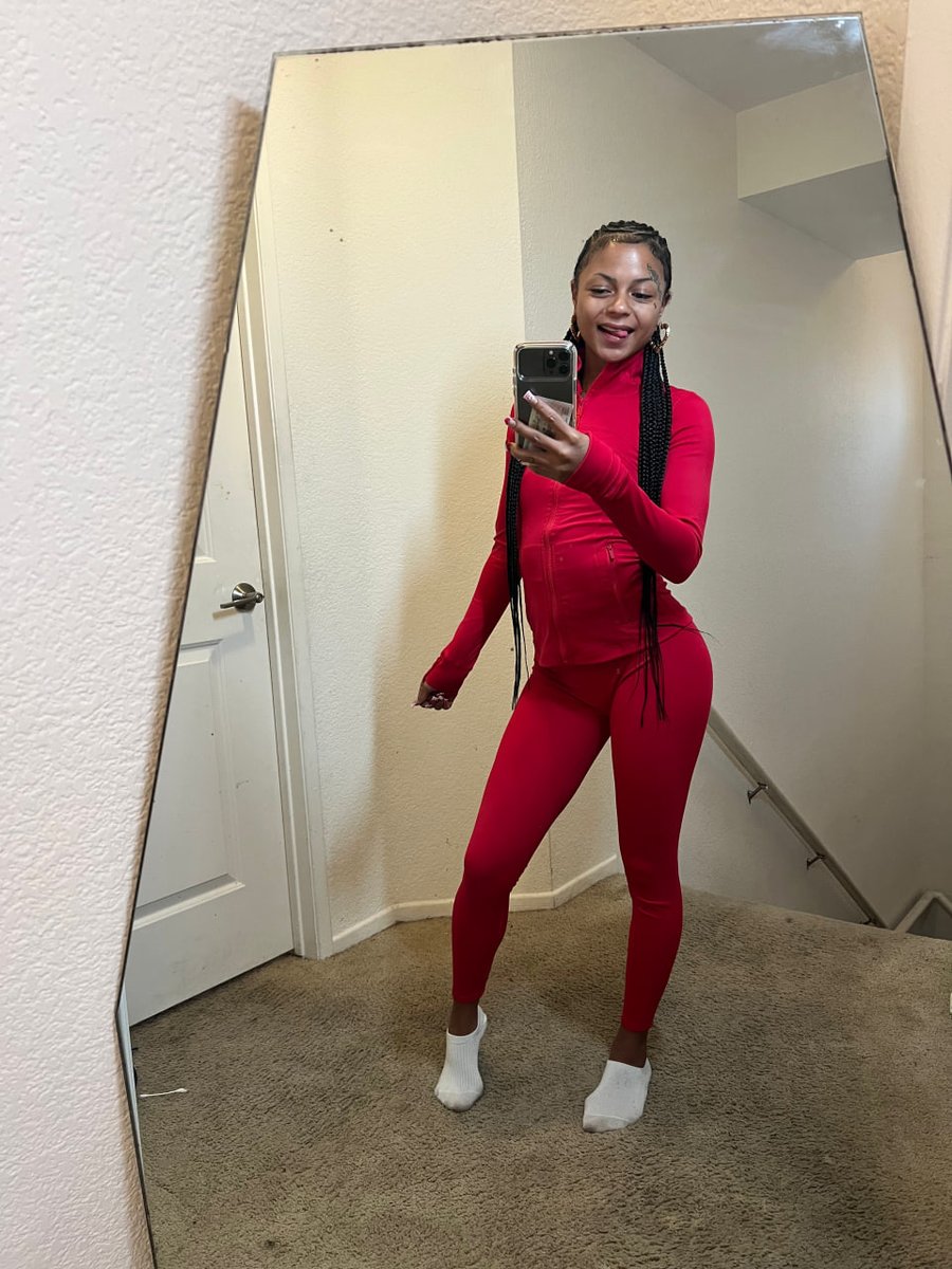 Ms.Barely Legal🎀 tweet media