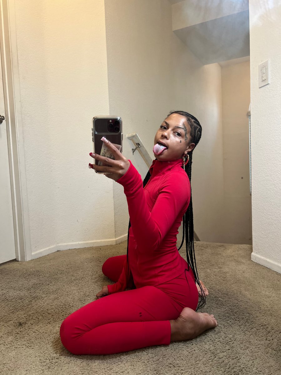 Ms.Barely Legal🎀 tweet media