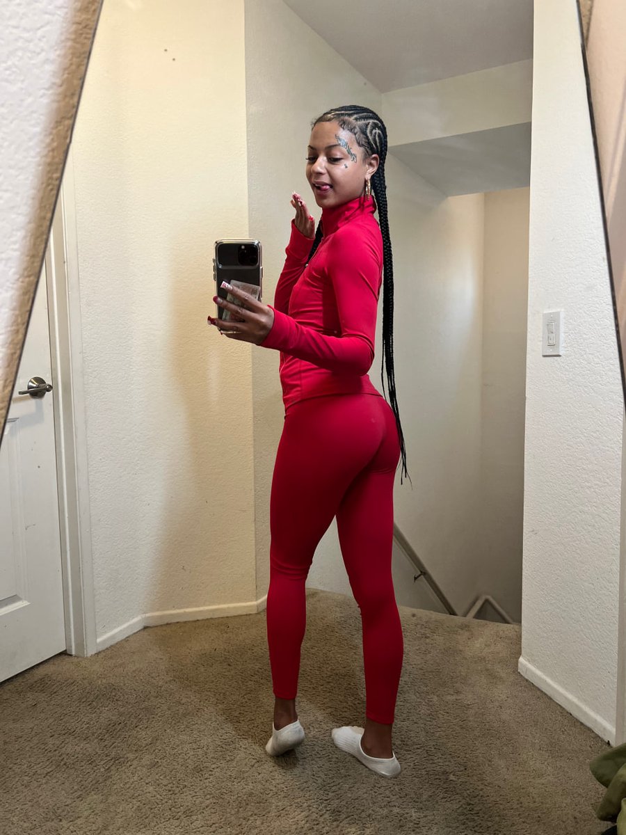 Ms.Barely Legal🎀 tweet media