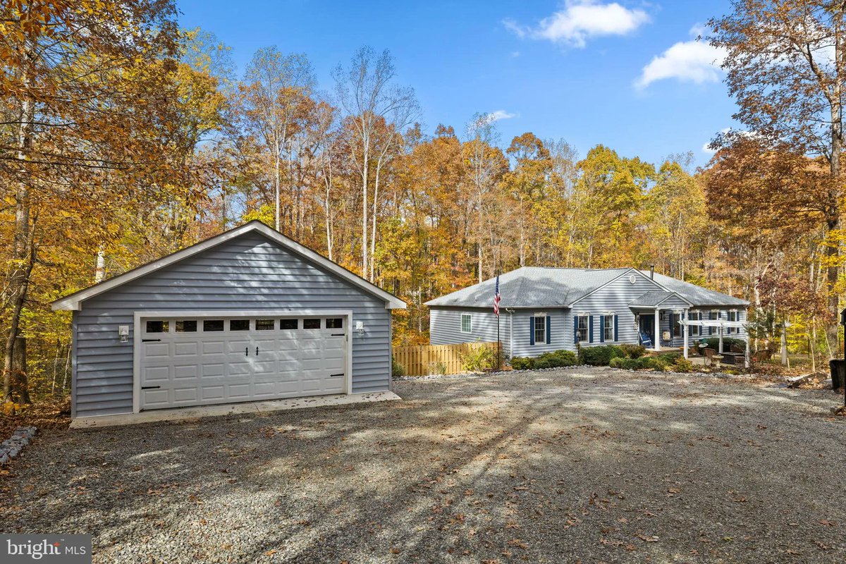 SherryHRealtor's tweet photo. 323 Turkey Trail, Mineral, VA, 23117
6 bed | 4 bath 5012 Sq. Ft.
Active | 649999
https://t.co/KDhF1vQyOi
Welcome to your dream retreat in a gated golf cart community with lake access. This very spacious home offers incredible flexibility, making it perfect for your personal... https://t.co/f8QrDive0o