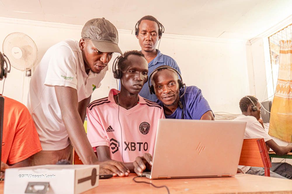 Solidarity Initiative For Refugees tweet media