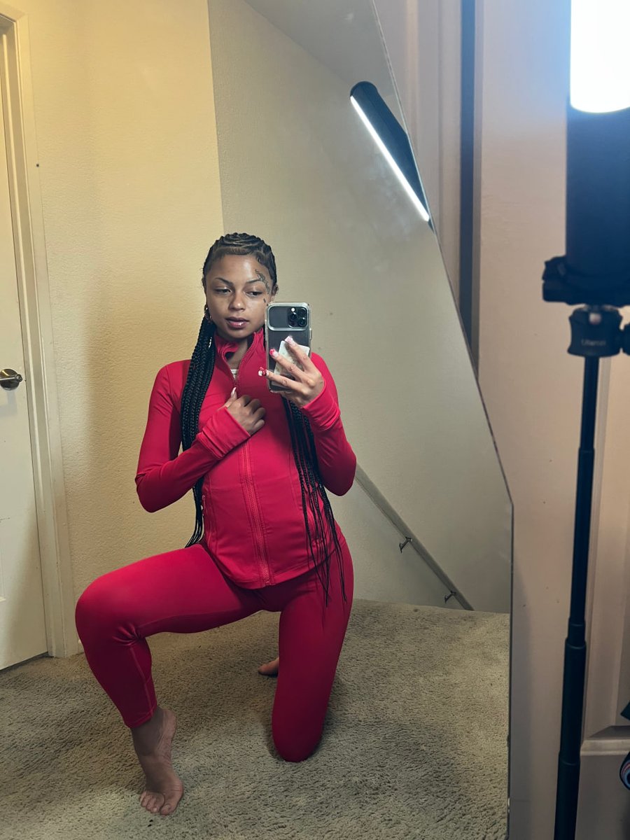 Ms.Barely Legal🎀 tweet media