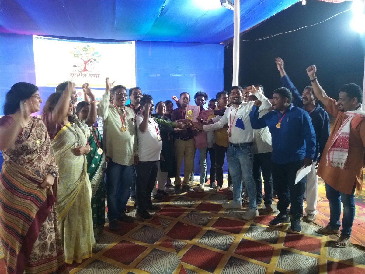 AnilKdas1977's tweet photo. Grameen Charcha at Bissamcuttack Rayagada district. @Atmashakti3 @12_baje @OSM91165819 @IndigenousYatra @KalahandiNvs @Nccmindia #GrameenCharcha #FromListeningToDialogue #CommunityLedDevelopment #Rayagada #RuralVoice #Odisha https://t.co/duCtCapLec