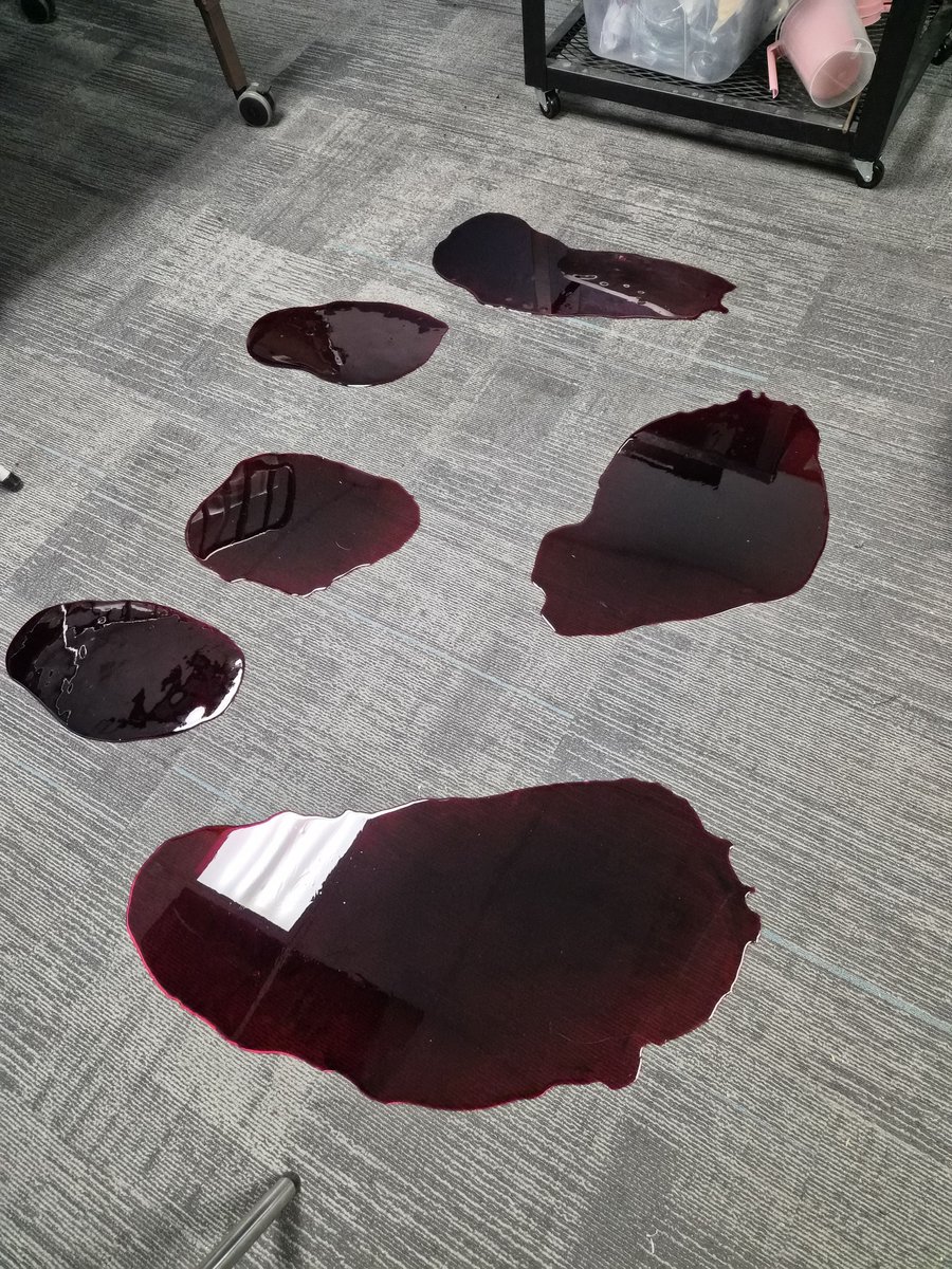 raptorprops's tweet image. When you run out of room in the shop and the floor looks like a crime scene 😂

#raptorprops #sfx #sfxartist #seattlesfx #bloodpools