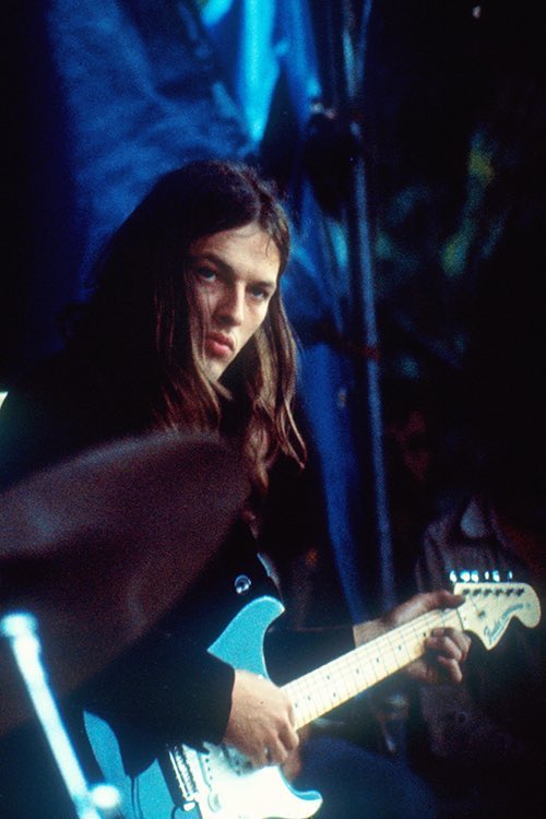 kennylanglea's tweet photo. Happy Birthday to David Gilmour. Born this day in 1946 in Cambridge. English musician, best known as a member of legends Pink Floyd. A world class guitarist, he has taken part in charitable projects involving animal rights, homelessness and human rights #DavidGilmour 🎂 🎸 https://t.co/FOdKX9r7NI