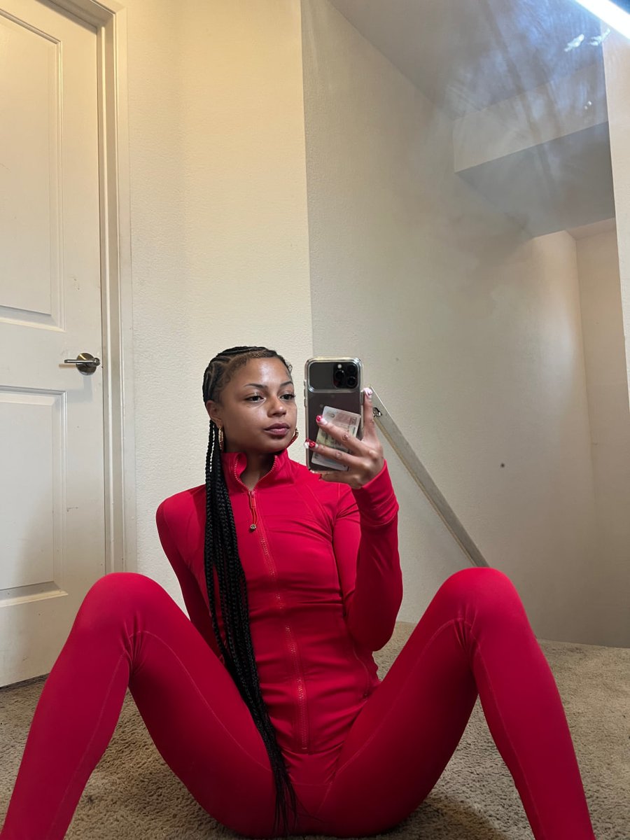 Ms.Barely Legal🎀 tweet media