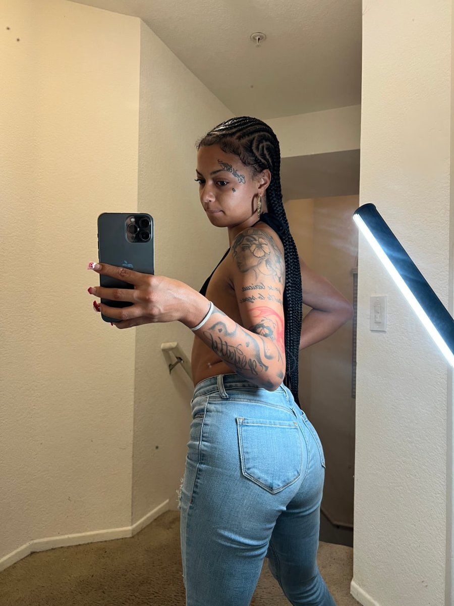 Ms.Barely Legal🎀 tweet media