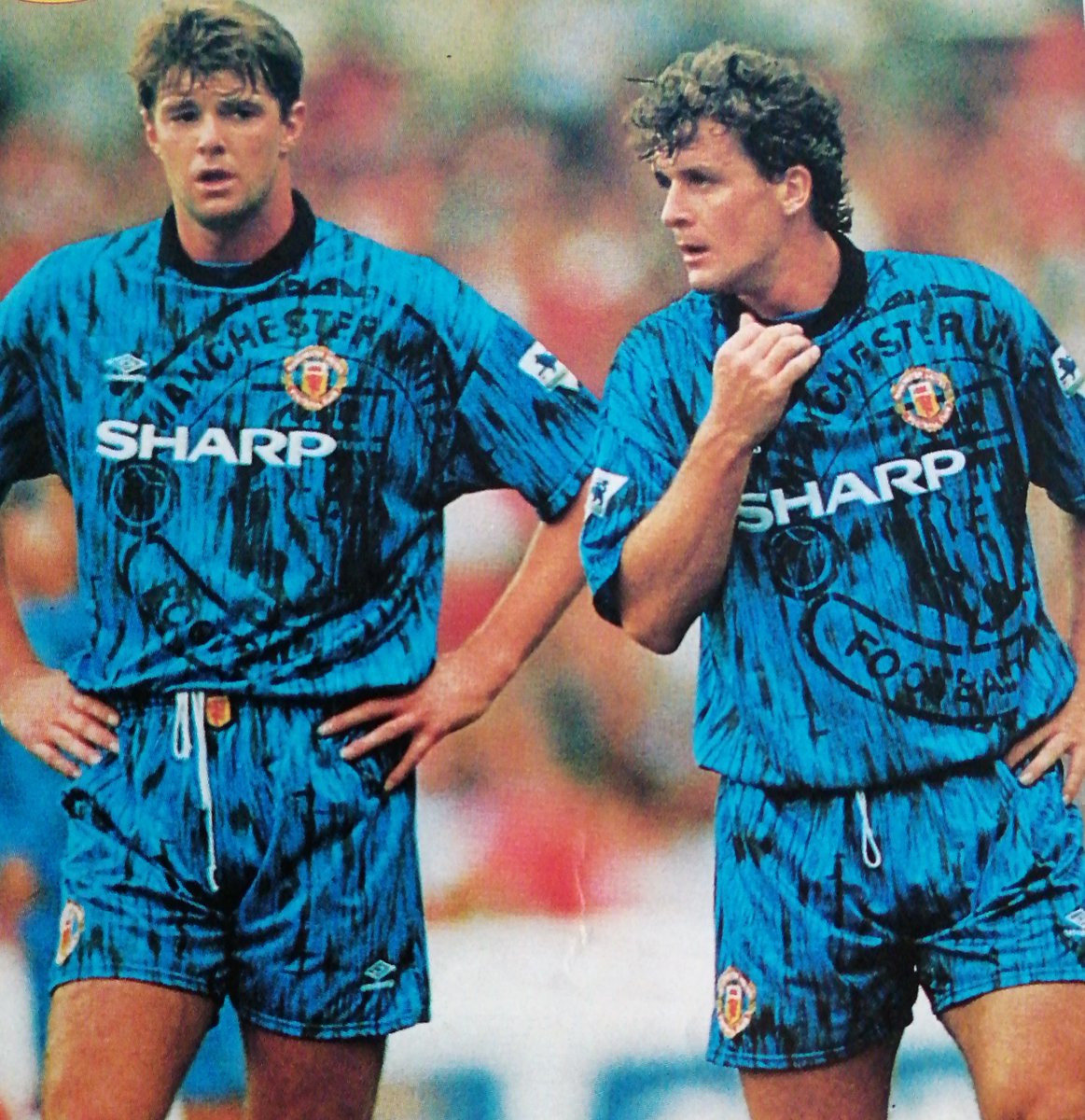 MUFCPremYrs's tweet photo. This away #MUFC kit was 🔥 https://t.co/nWG2Vasf1M