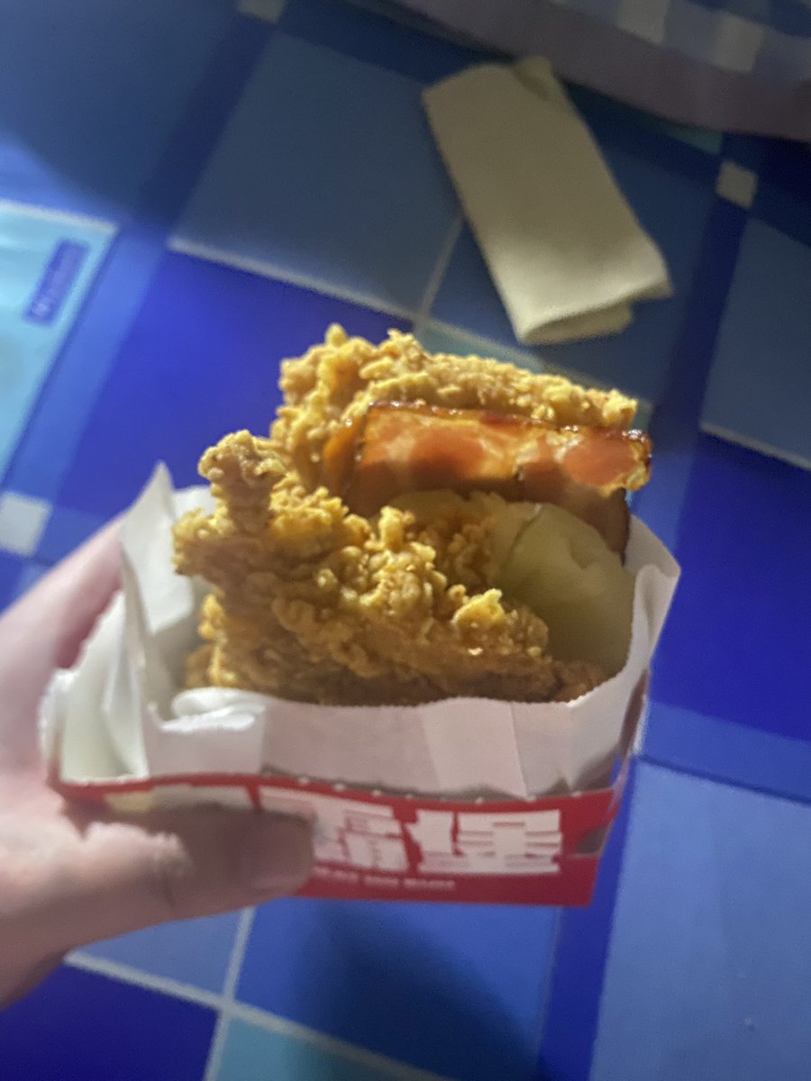 McDGeek7's tweet photo. Dinner🤤🤤🤤 https://t.co/tXYtbGXB2A