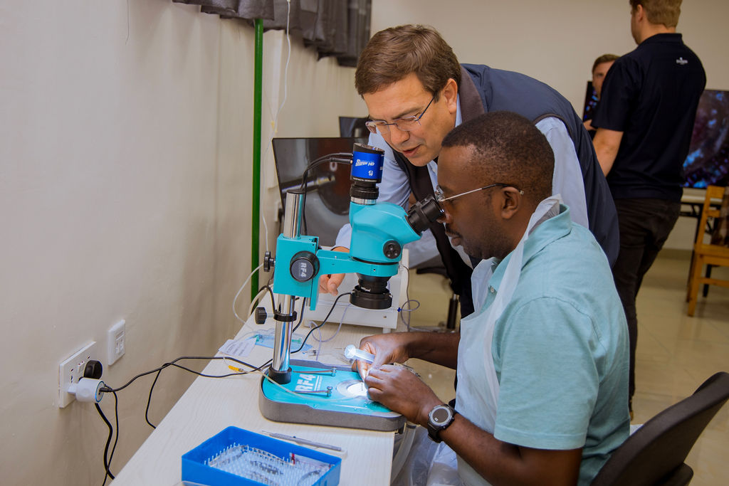IckJournalism's tweet photo. @kabgeye trains surgeons on managing cataract surgery complications

Read the full story, first👉https://t.co/4sREtrBDw7 https://t.co/gQOm6p60g3