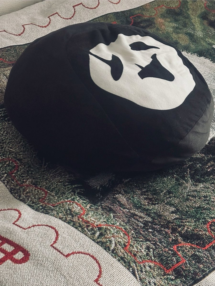 これは私が毎晩抱いて寝るせいでくしゃくしゃになったウボァ