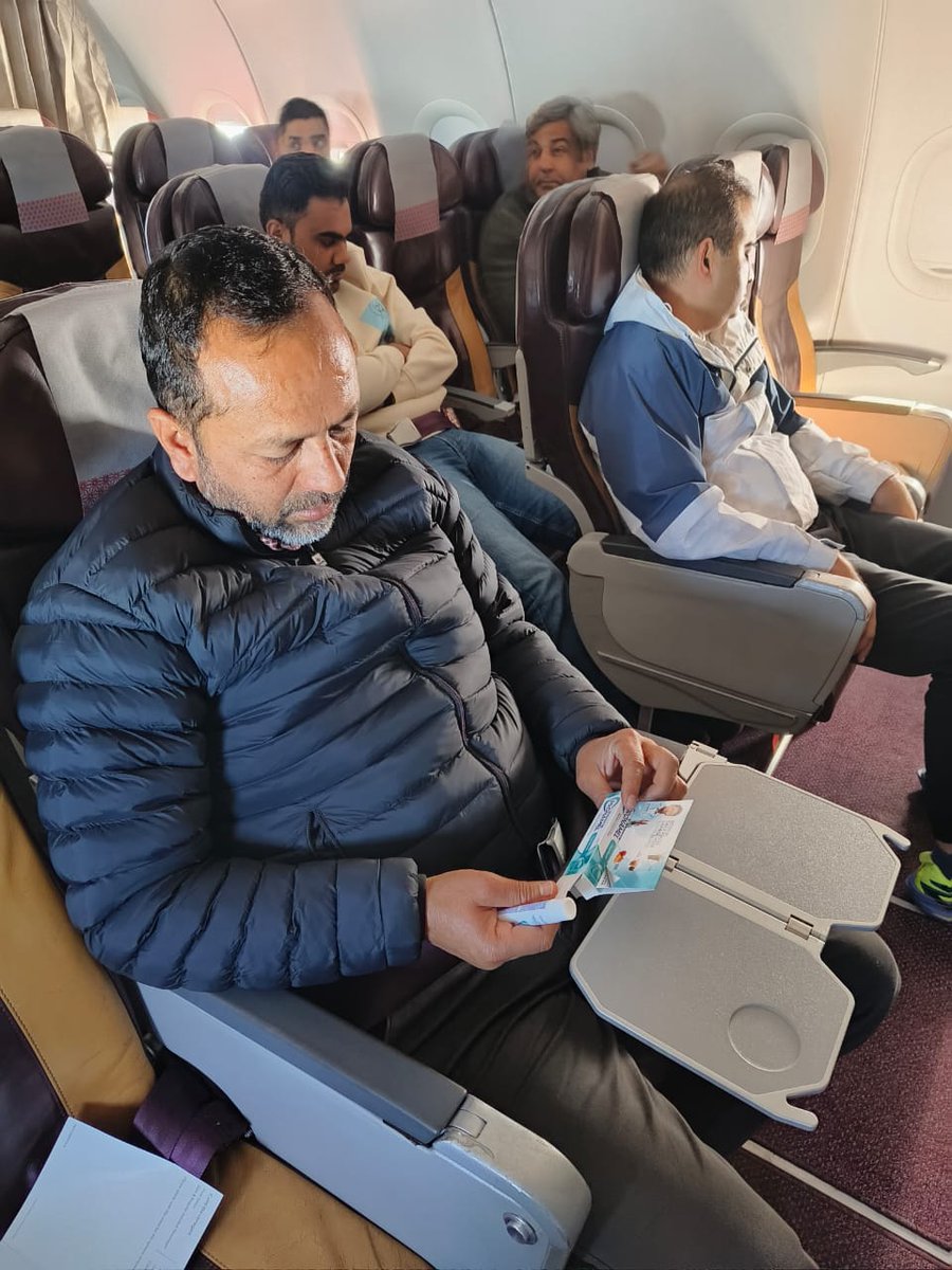 Atin_OOH's tweet photo. Protecting your tooth enamel - even at 30,000 feet above the ground!!

We're excited to share our latest in-flight sampling campaign for Pronamel by Sensodyne with Air India - Connecting with millions of passengers across India.
#InFlightSampling #AtinOOH #Sensodyne #AirIndia https://t.co/wqE1lwPYnh