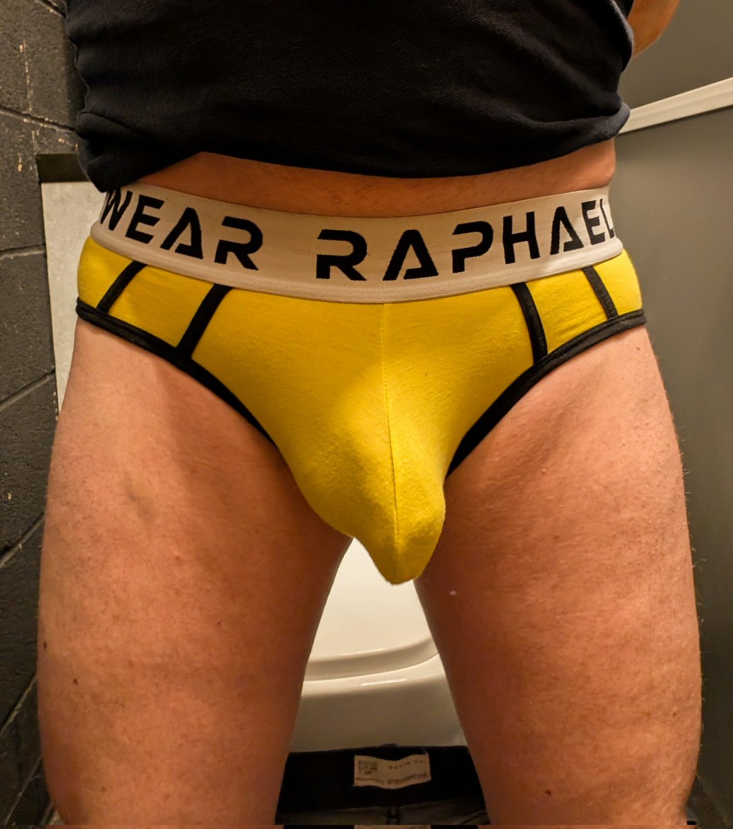 LadShots tweet media