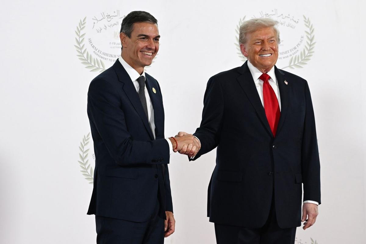 piedicasero's tweet photo. De que lado estás?

🔄 Donald Trump 🇺🇸
❤️ Pedro Sánchez 🇪🇸 https://t.co/FPN4B0nRf5