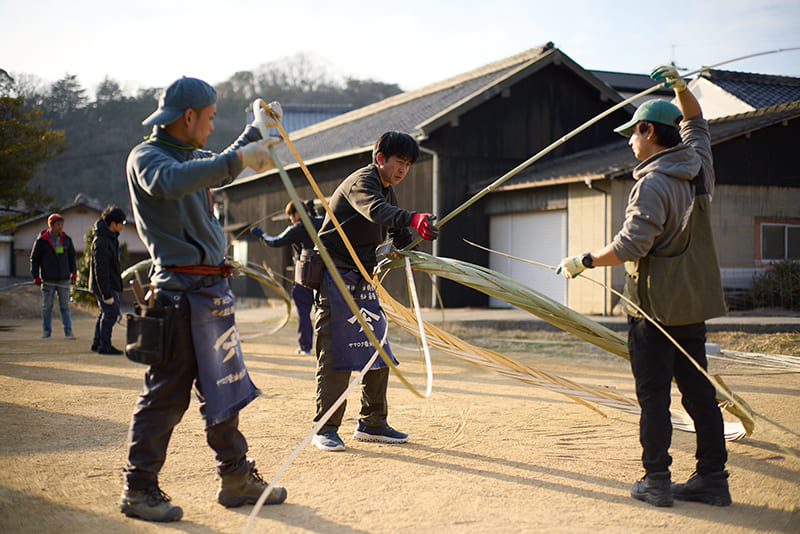 BySustainable's tweet image. Only 1% of Japan’s soy sauce is fermented in traditional wooden barrels.

At Yamaroku Shoyu, brewer Yasuo Yamamoto is working to change that. Instead of competing for a small market, he’s bringing breweries together.

Read more: sustainable.japantimes.com/satoyama/182

#Japan #SoySauce