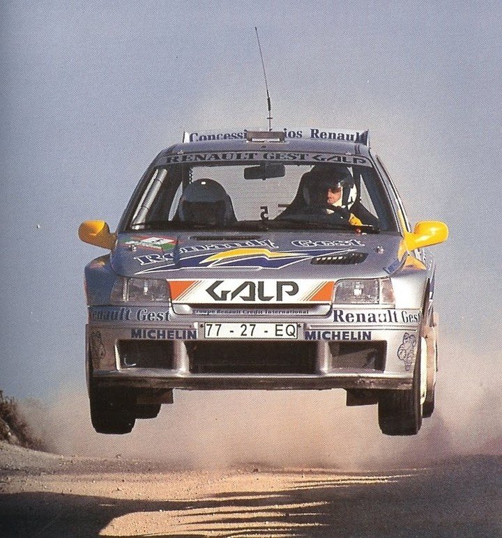 DavidWelford86's tweet photo. #F2Friday
Jose Carlos Macedo & Miguel Borges flying over the famous jump at Fafe in their Renault Clio Maxi on the 1996 Rallye de Portugal ๐ต๐น
๐ธ unknown
Pictures of Rallying https://t.co/GDSkj9WORc