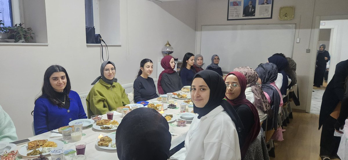 KayseriKYGM's tweet photo. 📍 Kocasinan Yurdu 
Gönüllü ögrencilerimiz manevi rehber eşliğinde Türkoğlu Hamdiağa ve Takva Kur'an Kursunda düzenelenen iftar programına katılarak Ramazan ayının maneviyatını,güzelliğini ve birlikteliğini yaşadılar. https://t.co/7AKvAzDtAp