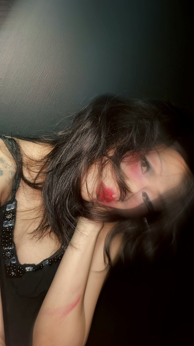 duskandbones's tweet photo. Blush like bruises.
Chrome red mouth.

Whole face.
One palette. 🩸

⛓️‍💥 Link in bio

#DuskAndBones
#SoftGrunge
#AltMakeup
#DarkAesthetic
#YamiKawaii https://t.co/XEacXZzv3e