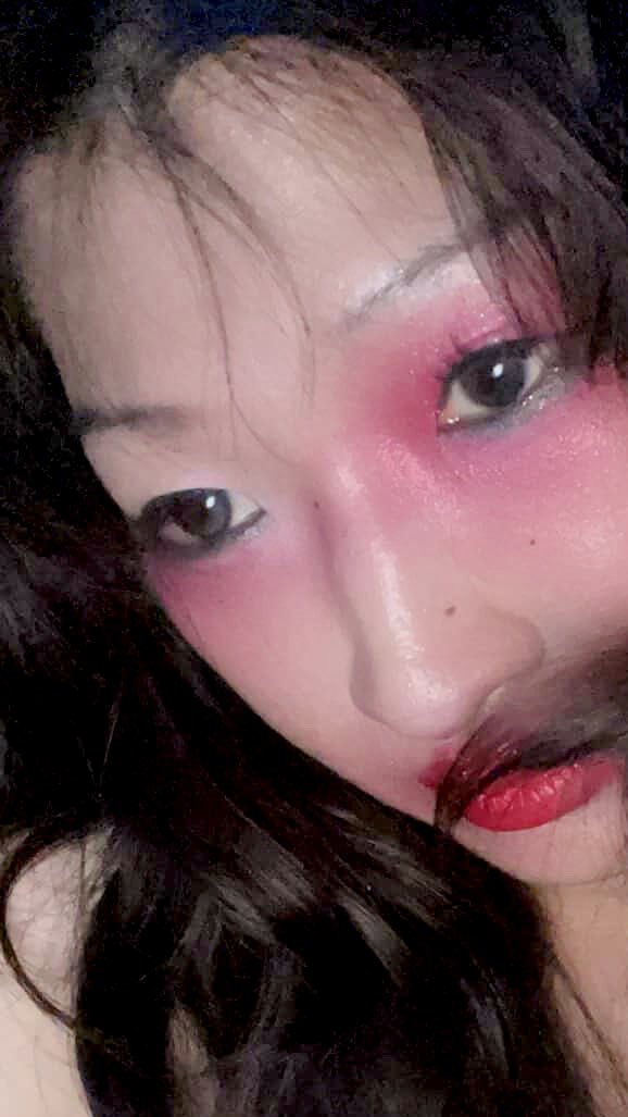 duskandbones's tweet photo. Blush like bruises.
Chrome red mouth.

Whole face.
One palette. 🩸

⛓️‍💥 Link in bio

#DuskAndBones
#SoftGrunge
#AltMakeup
#DarkAesthetic
#YamiKawaii https://t.co/XEacXZzv3e