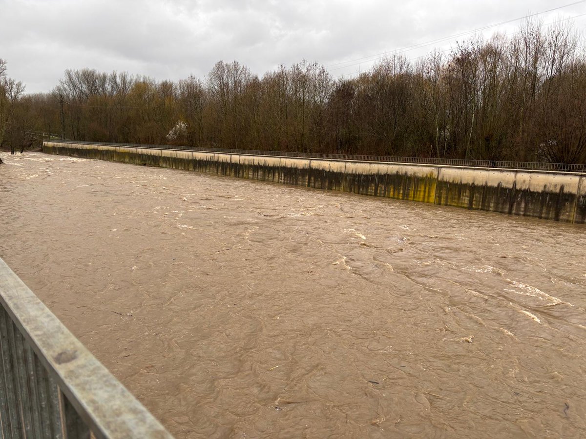 ⚠️ ALERTA INUNCAT | Molta precaució davant l'episodi de pluges i l'increment del cabal dels rius Ges i Ter. 

❌ No us acosteu a rius o torrents.
❌ No accediu a zones inundables.
❌ Eviteu guals o punts baixos.

🚔 <a href="/PCivilTorello/">Protec Civil Torelló</a> fa el seguiment i control dels cabals dels rius.