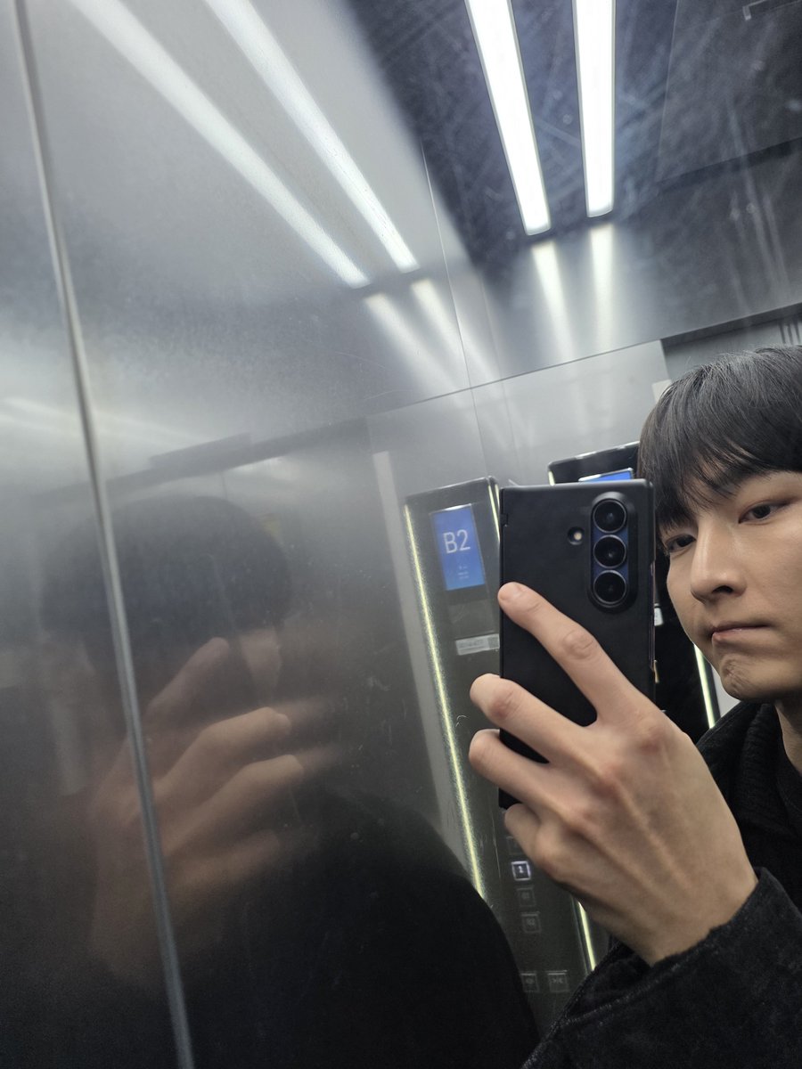 웃츄 tweet media