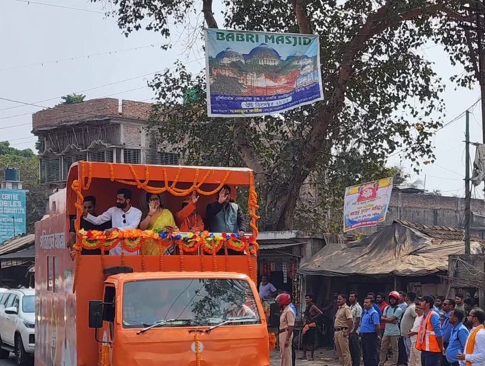 Shantanu_bjp's tweet photo. পাল্টানো দরকার, চাই বিজেপি সরকার।
আমাদের বনগাঁ লোকসভায় আজ পরিবর্তন সংকল্প যাত্রার শুভারম্ভ হল। স্বরূপনগর বিধানসভার তেতুলিয়া থেকে শুরু হয়ে ধীরে ধীরে গাইঘাটা, বনগাঁ, বাগদা, হরিণঘাটা ও কল্যাণীর বিভিন্ন স্থানে এই যাত্রা সংগঠ���ত হবে। #PaltanoDorkarChaiBJPSorkar https://t.co/CSEWexTSzS