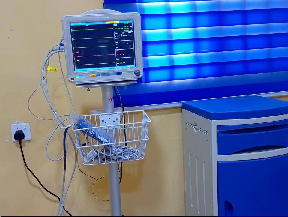 myabiadaily's tweet photo. UPDATE: This is yet another Primary Healthcare Center, Umuagu, Omoba, Isiala Ngwa South LGA commissioned quietly yesterday by the Honorable Commissioner for Health, Professor Enoch Ogbonnaya Uche, on behalf of Governor Alex Otti. 

This is the Otti standard and this is what he is replicating across the entire state. 

This is a Primary Health Care Center. 

The work continues.

#InvestInAbia