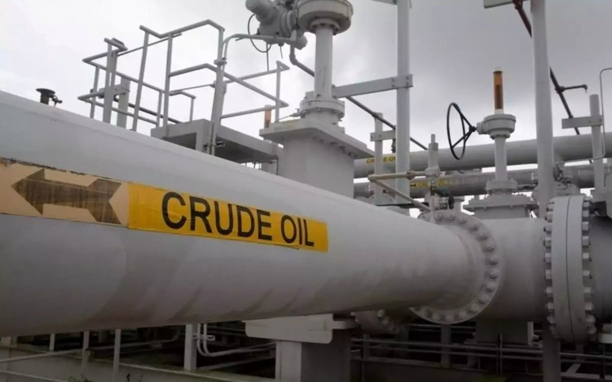 FaseehDanish's tweet photo. Pakistani Refineries: Geopolitics, Margins, and Survival🧵
🏭 The Strategic Role
Pakistan’s five major refineries—ATRL, PRL, NRL, and CNERGY—are the backbone of the nation’s energy security. They process crude oil into diesel, petrol, and furnace oil.
#PSX #PakistanRefineries https://t.co/ZgICGnBz0B
