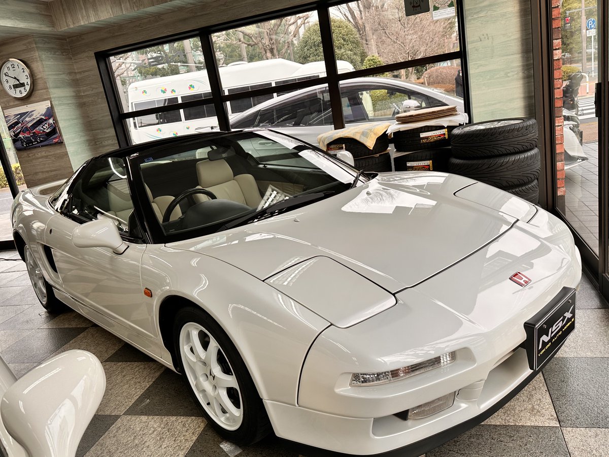 YokooAuto_alpha's tweet photo. 𝐹𝑂𝑅 𝑆𝐴𝐿𝐸

H7年式　130型 typeT AT 16.8万km
ニュートロンホワイトパール✖️白革

お目見えです❗️

14万km時タイベル交換済み
後期ABS.モデューロサスペンション
もちろんダブルエアバッグ、パワステつきです！

白革内装ですが、非常に綺麗でgoodコンディションです

是非お問い合わせ下さい https://t.co/azxXlYrxs0