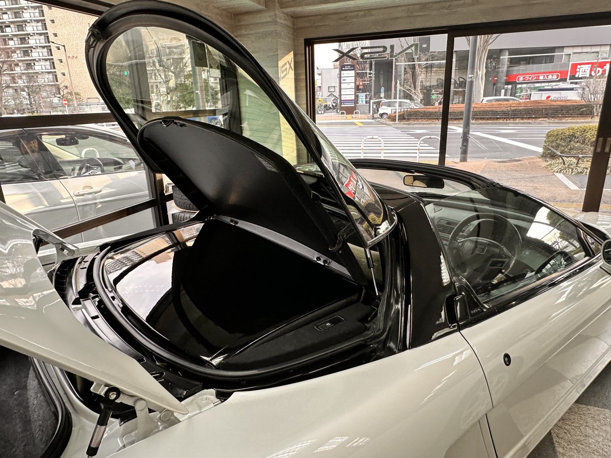 YokooAuto_alpha's tweet photo. 𝐹𝑂𝑅 𝑆𝐴𝐿𝐸

H7年式　130型 typeT AT 16.8万km
ニュートロンホワイトパール✖️白革

お目見えです❗️

14万km時タイベル交換済み
後期ABS.モデューロサスペンション
もちろんダブルエアバッグ、パワステつきです！

白革内装ですが、非常に綺麗でgoodコンディションです

是非お問い合わせ下さい https://t.co/azxXlYrxs0