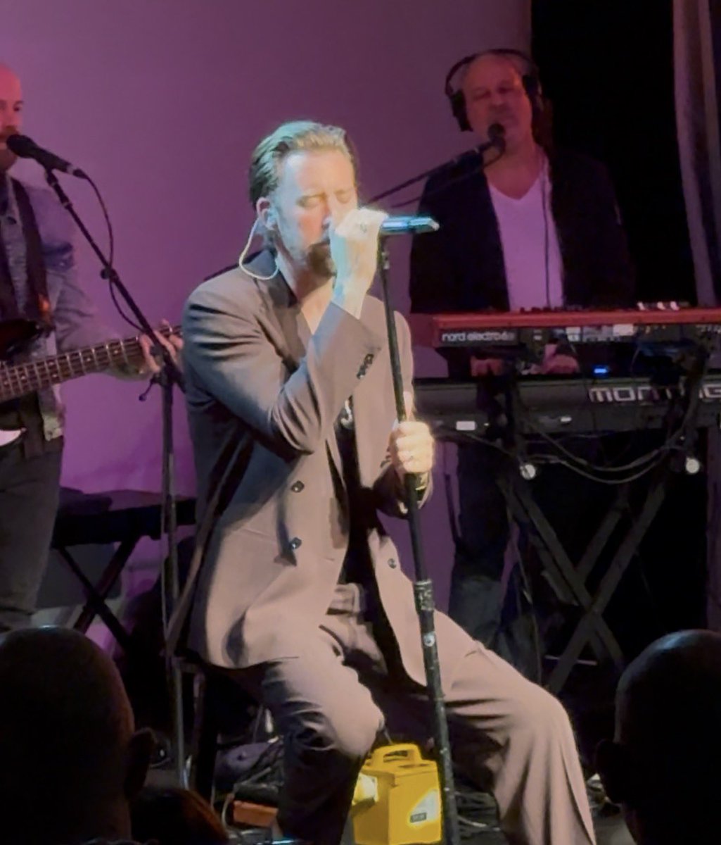 EF Country tweet media