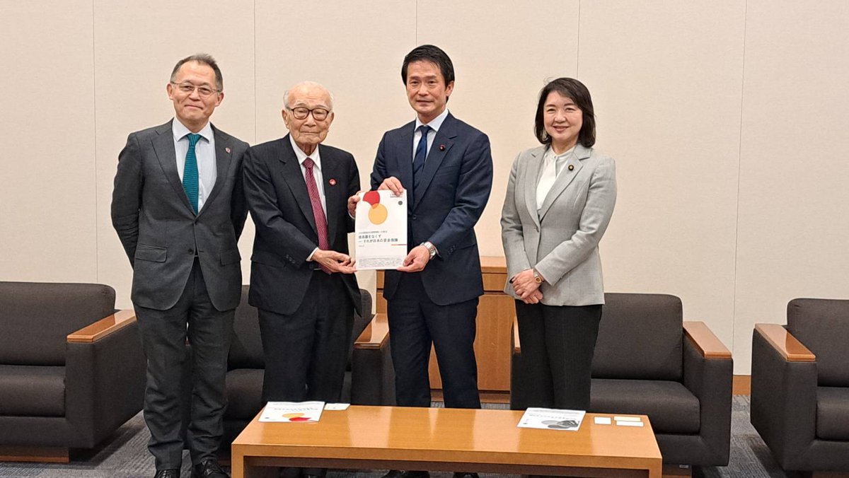 junyaog's tweet photo. ノーベル平和賞を受賞された、日本被団協の田中熙巳さん、ICANの川崎哲さんより、2026国家安全保障戦略への提言～核兵器をなくす、それが日本の安全保障～を受け取りました。このような時代だからこそ、しっかりと受け止めたいと思います（小川淳也事務所） https://t.co/CMxU31l13S