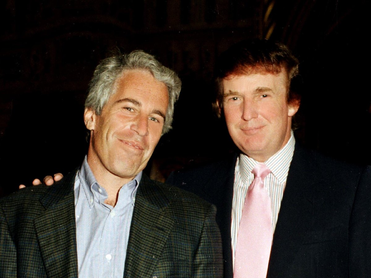 Affaire Epstein : ce que contient la déposition d’une jeune femme accusant Donald Trump d’agression sexuelle quand elle était adolescente
➡️ l.leparisien.fr/XxFI