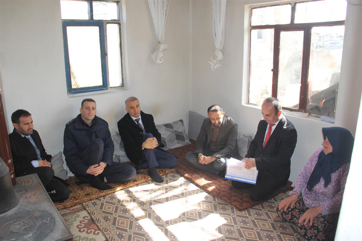 TC_Atabey's tweet photo. Kaymakamımız Selami Işık, vatandaşlarla bir araya gelmek ve taleplerini yerinde dinlemek amacıyla ilçemize bağlı İslamköy ve Bayat Köyü’nde hane ziyaretlerinde bulundu. https://t.co/u2TvPm4H58
