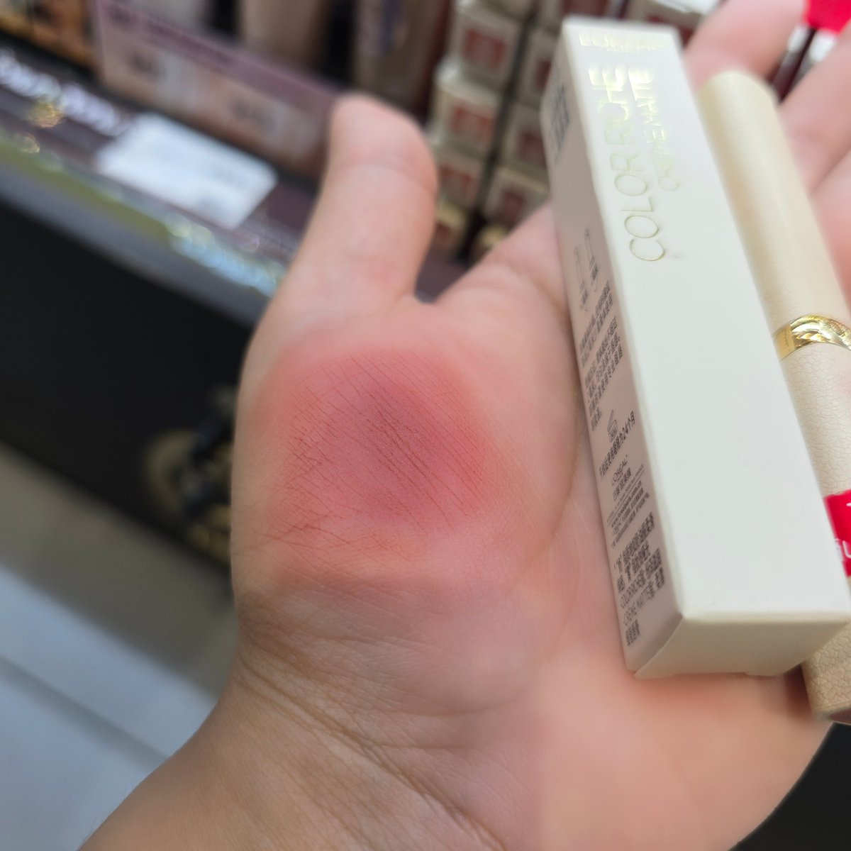 ไปลองสี 197 ที่ร้านวัตสันมา มันจะชมพูส้มแดงนัวร์ๆ เบยคับ 🥹😍 เบลนด์แล้วสวยมักๆ