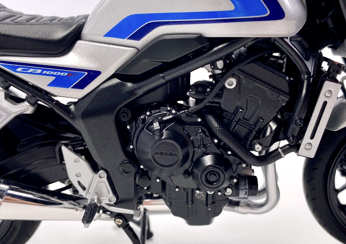 tamiya_plamodel's tweet photo. 【新製品】昨年発売の「Honda CB1000F」を1/12スケールでモデル化。ネイキッドタイプの大型バイクは、#タミヤ としては1997年以来のラインナップ。メッキ部品やライト等は組み立てやすさにも配慮し、カット済みマスクシールも付属。３種のマーキングやオプション装備のSEまで様々な仕様を楽しめます。 https://t.co/wSHykLWNO8