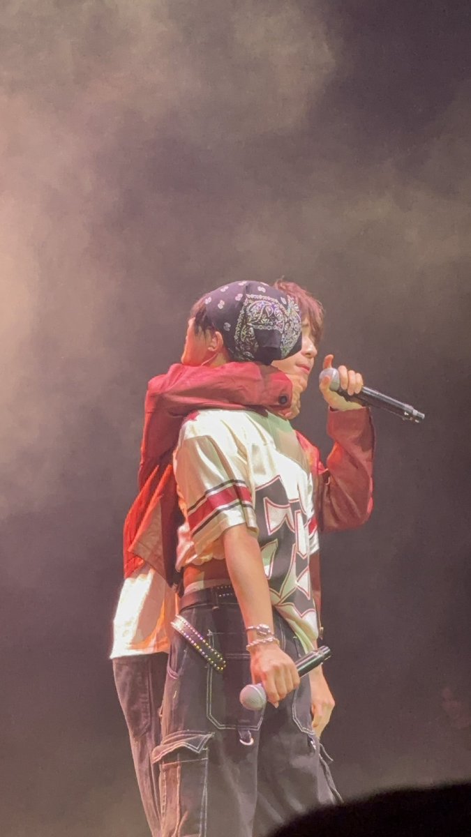 Cndlove's tweet photo. #LYKNUNLEASHEDWORLDTOUR #LYKNinMexico https://t.co/hrBW8R2AWj