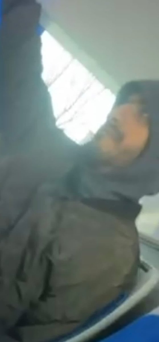 PsyGuy007's tweet photo. 🚨 🇫🇷 APPEL À TÉMOINS : AGRESSION SEXUELLE DANS LE BUS 👇 

Lundi 2 mars 2026 vers 14h10  
Dans le bus ligne 70 entre Six-Fours-les-Plages et la gare de Toulon, une adolescente de 16 ans a été victime d’un acte à caractère sexuel.  

Sa maman, bouleversée, a immédiatement porté plainte au commissariat de Toulon.  

Elle a publié cette photo pour protéger sa fille et éviter que ça n’arrive à d’autres.  

Si vous étiez dans ce bus ce jour-là :  
✅ Vous avez vu quelque chose  
✅ Vous reconnaissez l’homme sur la photo  
✅ Vous l’avez déjà vu sur cette ligne  

Contactez IMMÉDIATEMENT le commissariat de Toulon ou composez le ☎️ 17.  

La maman écrit : « Je publie ce message pour protéger ma fille et éviter que cela ne se reproduise. Merci de partager massivement. »  

PARTAGEZ 🔁 MASSIVEMENT CE POST
  
Plus nous serons nombreux, plus vite les témoins se manifesteront et la justice avancera.  

Pour nos filles. Pour nos enfants. Pour la sécurité dans les bus.